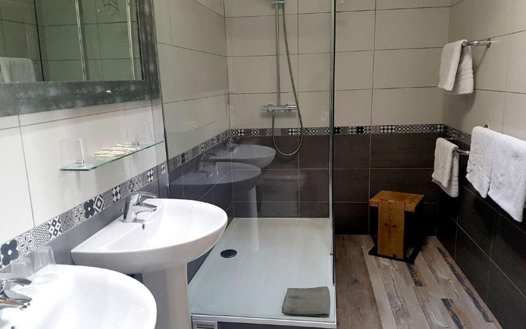 a bathroom with two sinks and a shower at Le Richelieu Bacchus in Fontainebleau