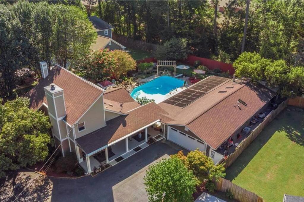 Beautiful 5bd Home with Pool Near LakePoint Sports, Cartersville