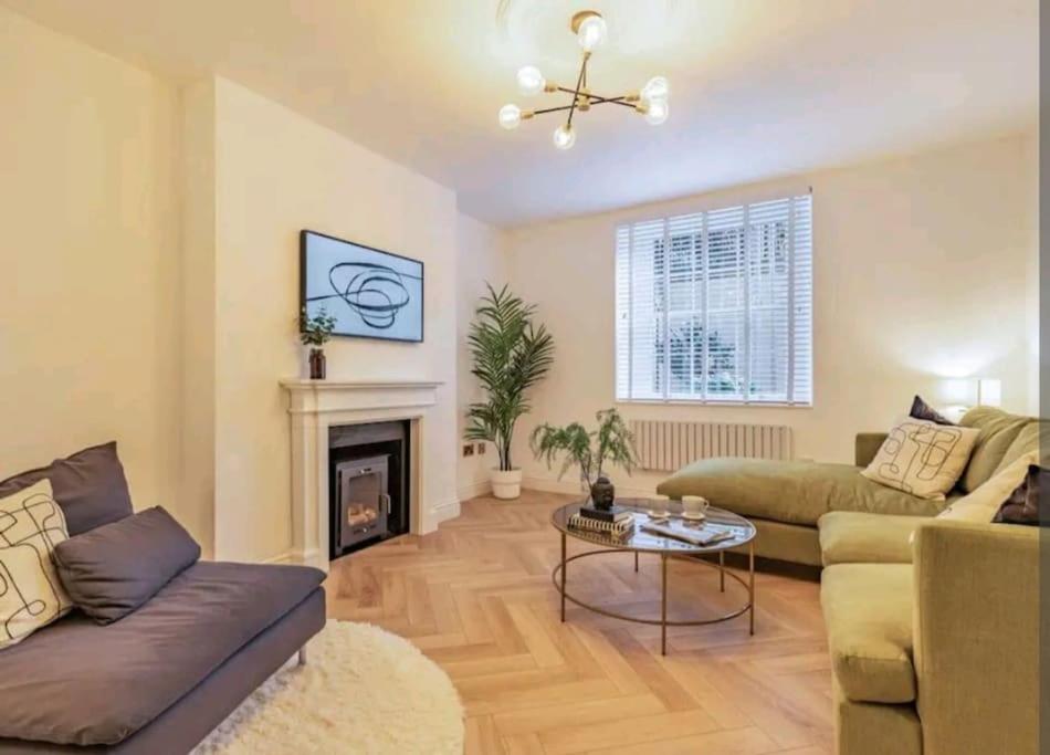 St Marg’s Hideaway; Grade II listed luxury apartment in the heart of Cheltenham gateway to the