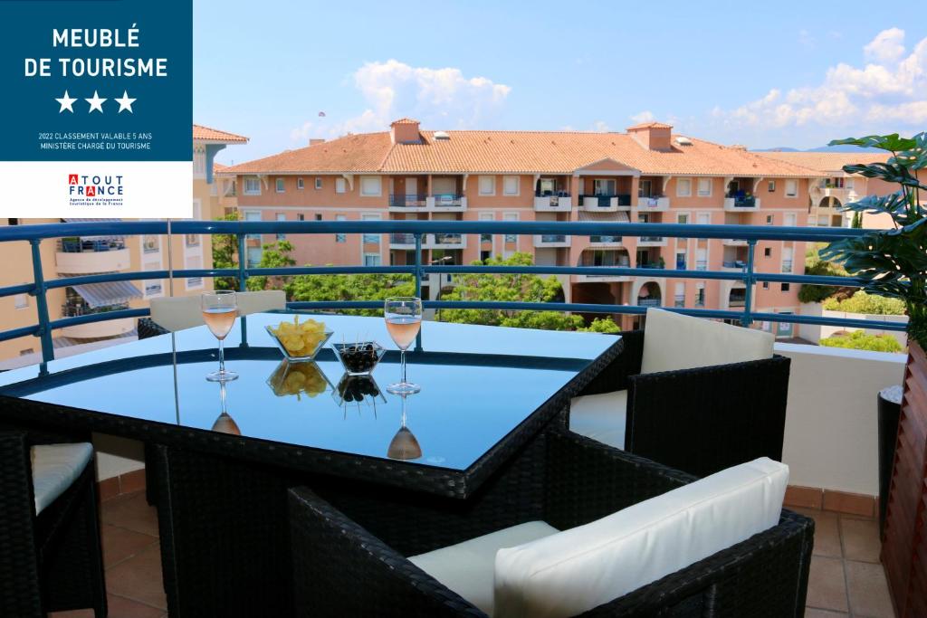 Balkón nebo terasa v ubytování Port-Fréjus, LE PALADIEN, appartement 2 pièces climatisé, terrasse & parking
