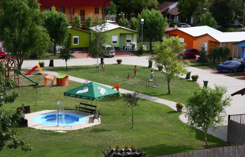 Zahrada ubytování Chatova osada Family Resort Thermalpark inclusiv
