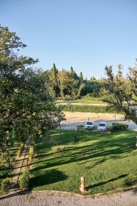 Zdjęcie z galerii obiektu Appartamento in Villa storica con parco e piscina w mieście Montelupo Fiorentino