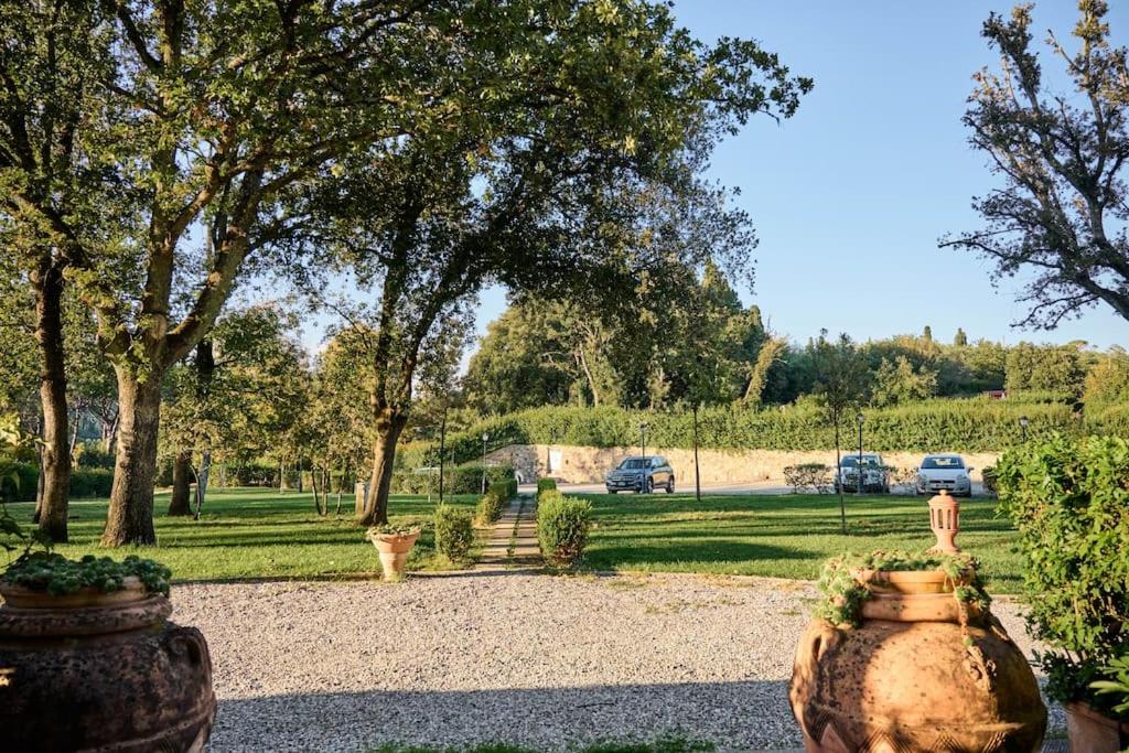 Zdjęcie z galerii obiektu Appartamento in Villa storica con parco e piscina w mieście Montelupo Fiorentino