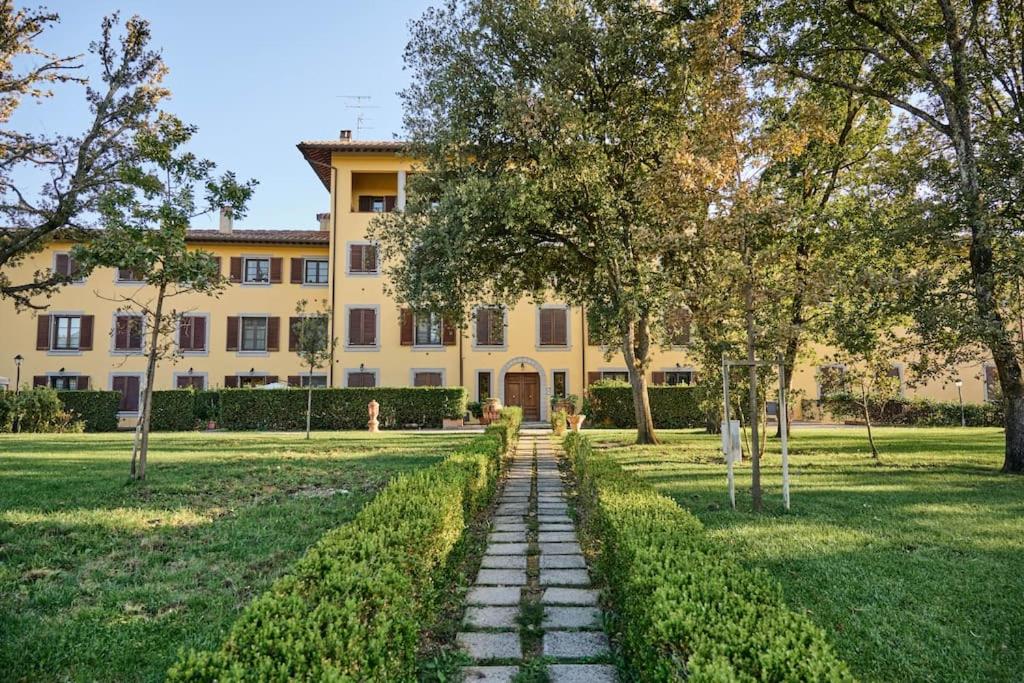 Zdjęcie z galerii obiektu Appartamento in Villa storica con parco e piscina w mieście Montelupo Fiorentino