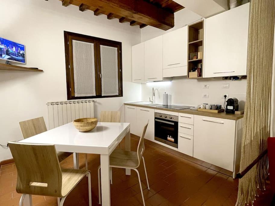 Zdjęcie z galerii obiektu Appartamento in Villa storica con parco e piscina w mieście Montelupo Fiorentino