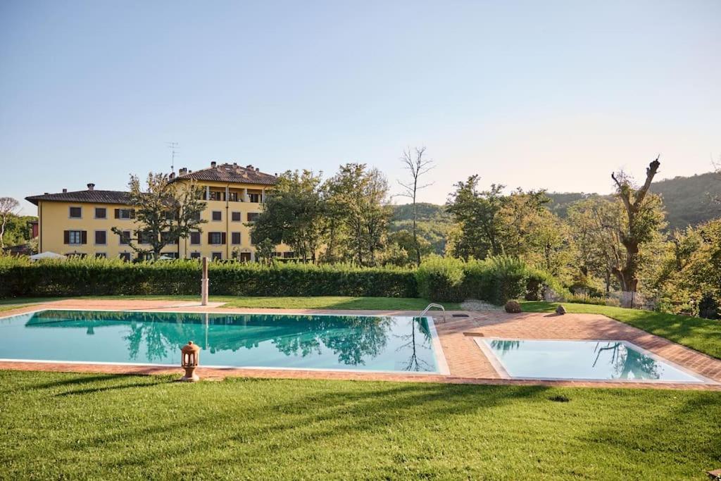 Zdjęcie z galerii obiektu Appartamento in Villa storica con parco e piscina w mieście Montelupo Fiorentino