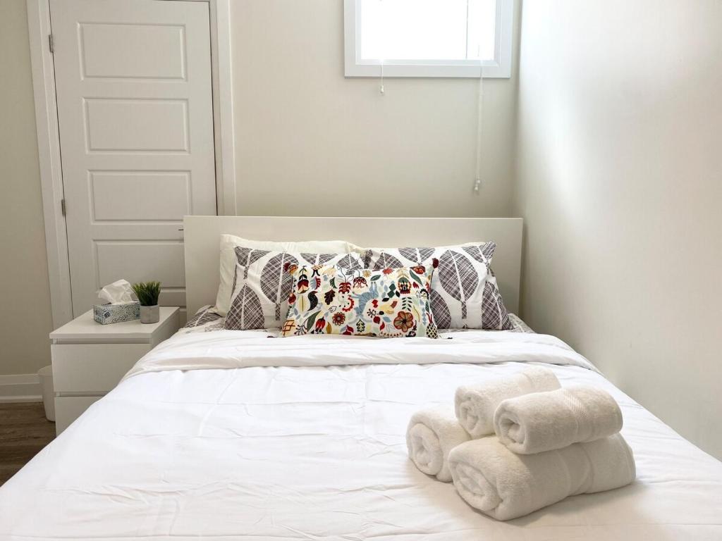 Modern Private Bedroom next to Beach and GoStation - Housity