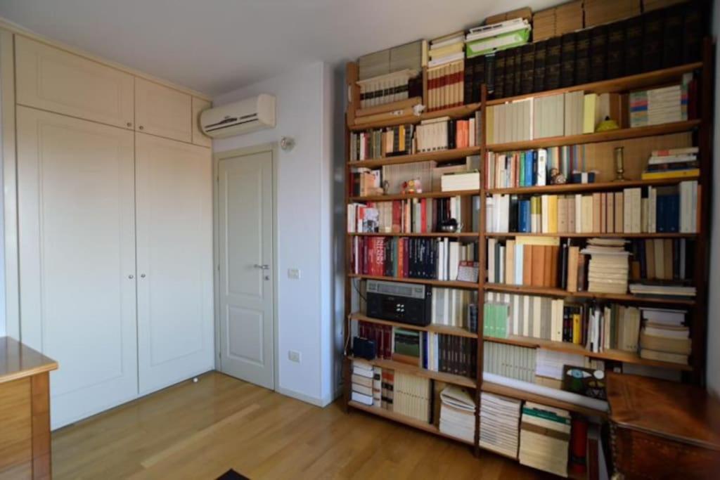 Knižnica v apartmáne