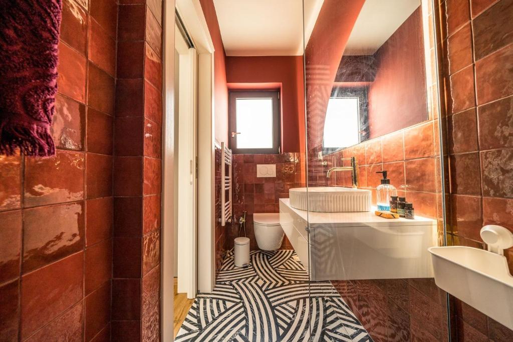 Kúpeľňa v ubytovaní Sky Apt Unique, Spotless, 2BR, 2BA, Stunning View