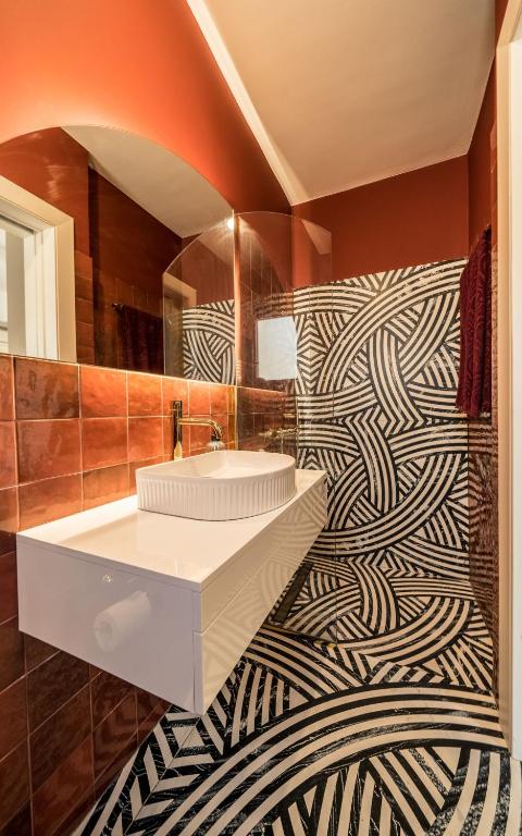 Kúpeľňa v ubytovaní Sky Apt Unique, Spotless, 2BR, 2BA, Stunning View