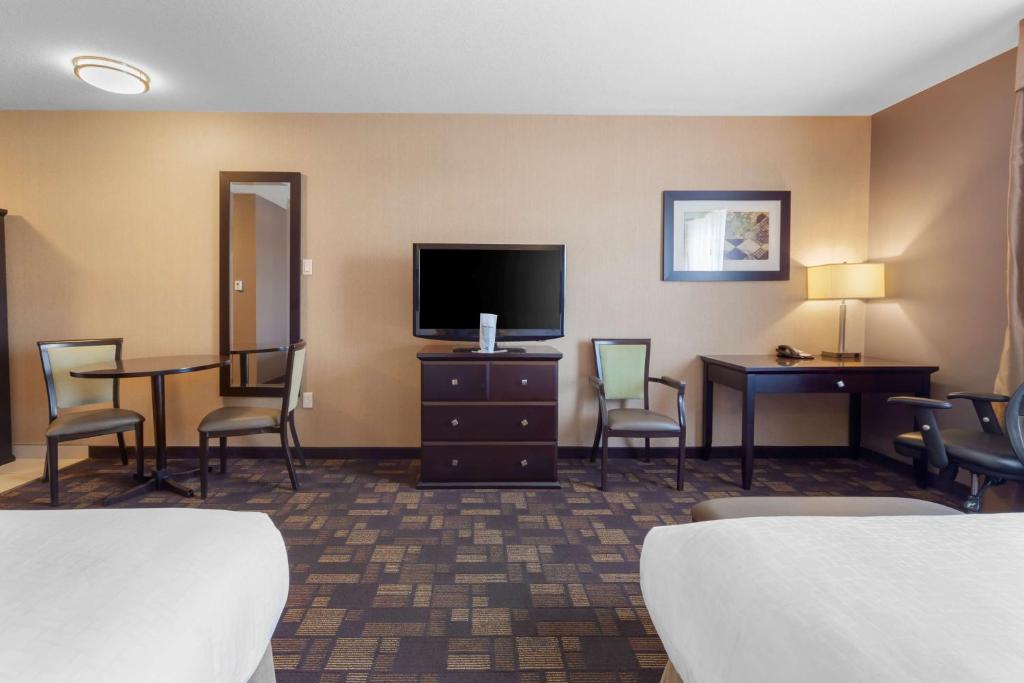 TV a/nebo společenská místnost v ubytování Best Western PLUS Fox Creek
