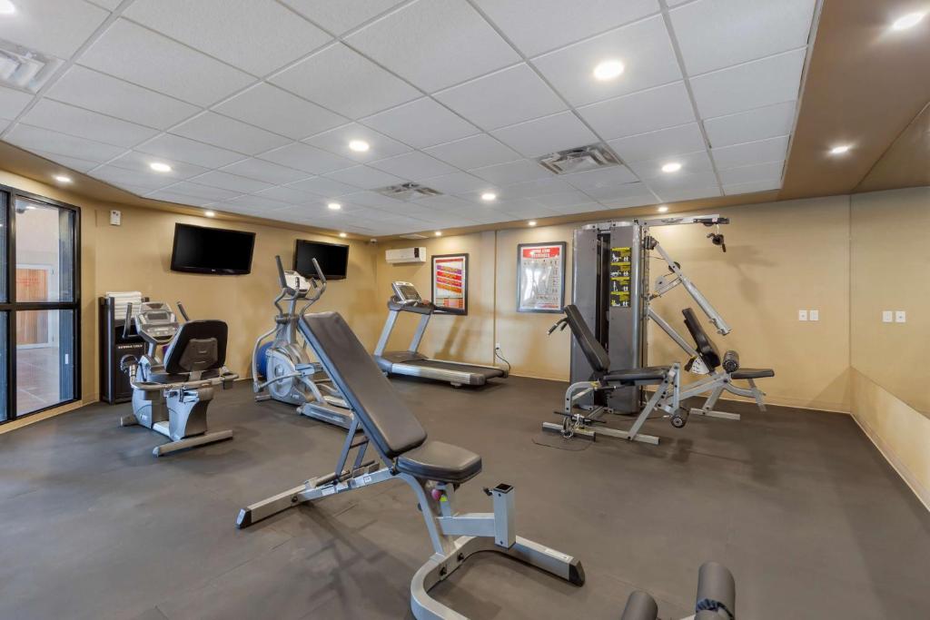 Fitness centrum a/nebo fitness zařízení v ubytování Best Western PLUS Fox Creek