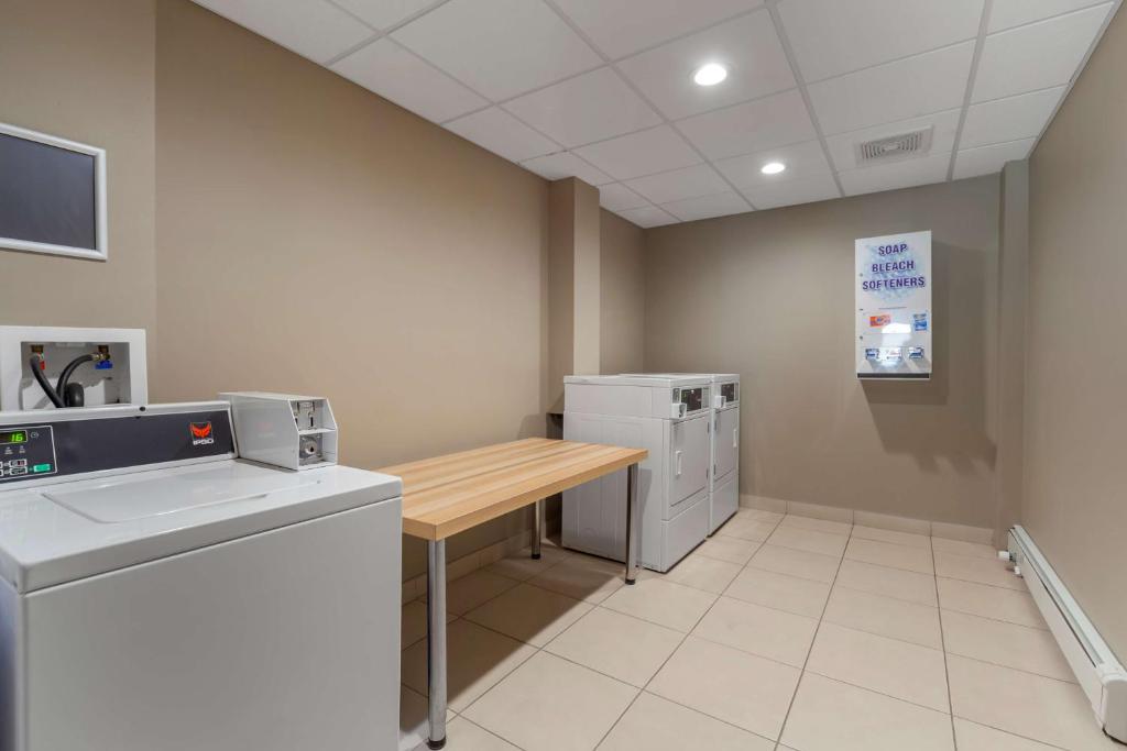 Kuchyň nebo kuchyňský kout v ubytování Best Western PLUS Fox Creek
