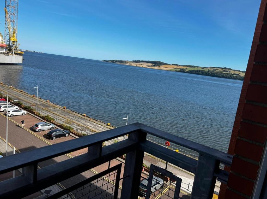 a view of a river from a balcony at River View Apartment - Central Dundee - Free Private Parking - Sky & TNT Sports - Lift Access - Superfast WIFI - Quiet Neighbourhood - 2 Bathrooms - Amazing Views - Balcony & Courtyard - Long Stays Welcome in Dundee