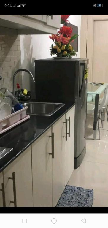 Kuchyň nebo kuchyňský kout v ubytování Yhanz Z Sea Residences