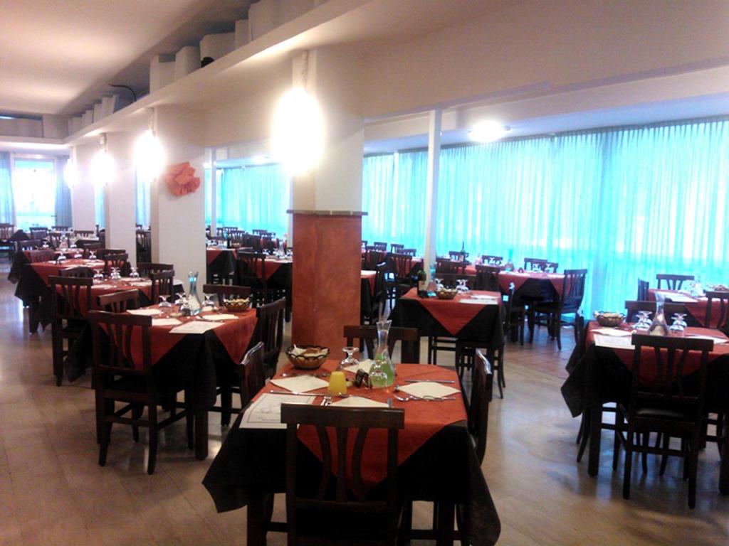 Restaurace v ubytování Hotel Galles Rimini