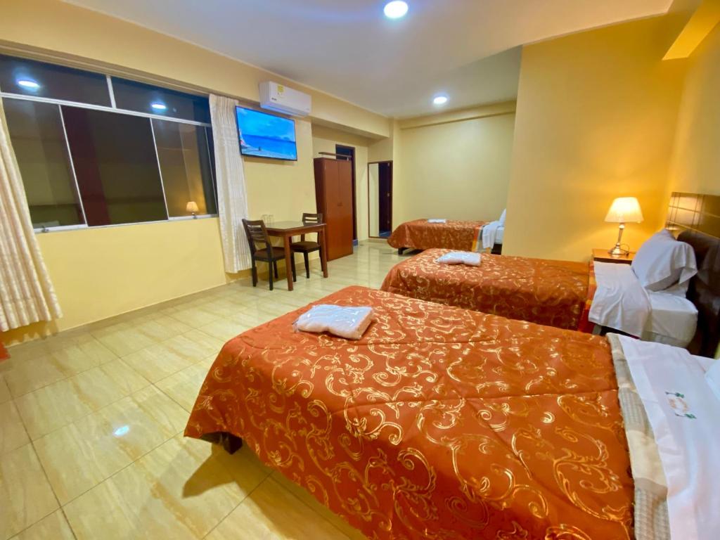 Postel nebo postele na pokoji v ubytování Hotel Las Palmeras