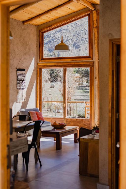 Posezení v ubytování Piuquenes Lodge - Cabañas, Viñedos y estrellas en Horcón, Valle de Elqui