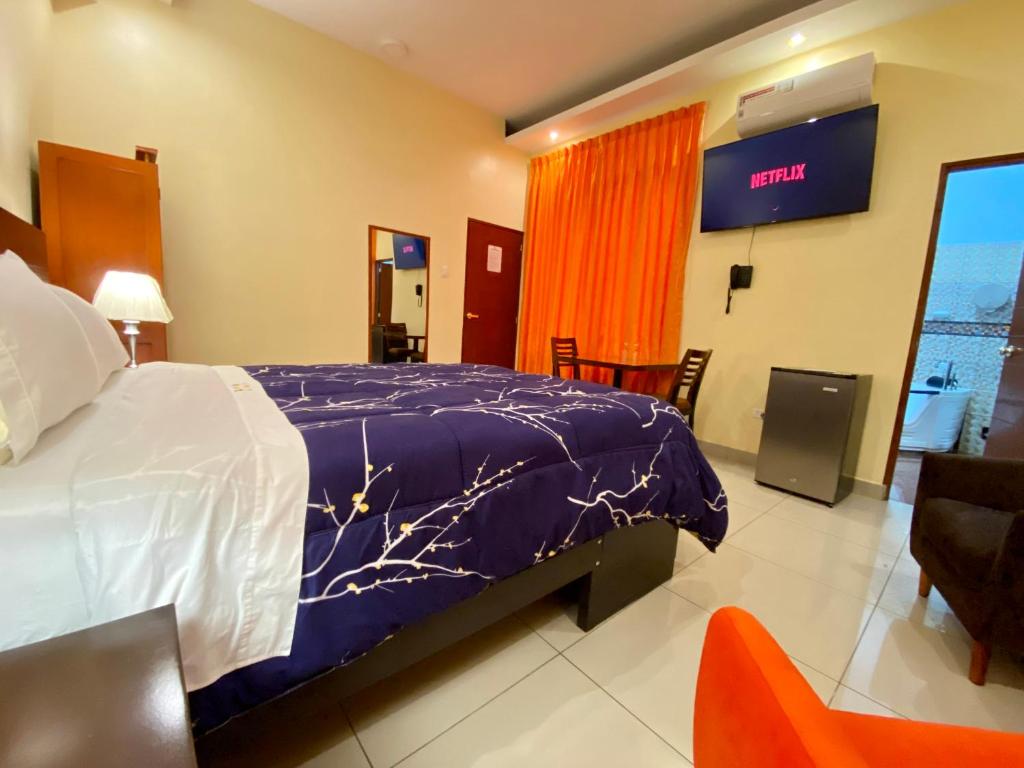 Postel nebo postele na pokoji v ubytování Hotel Las Palmeras