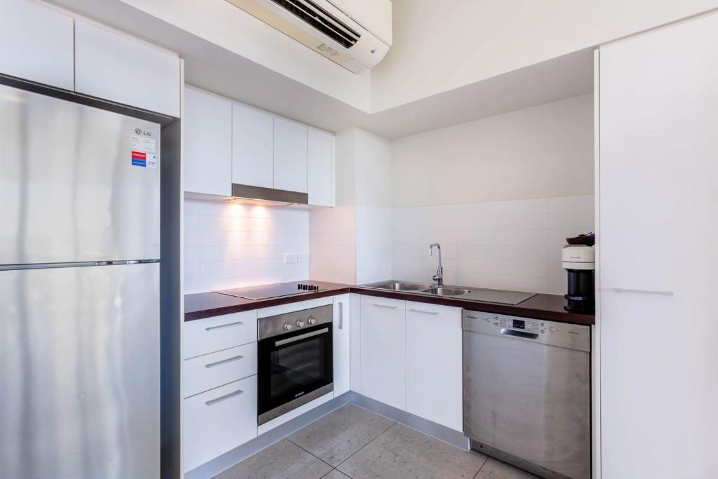 Kuchyň nebo kuchyňský kout v ubytování Ocean View Apartment Yeppoon