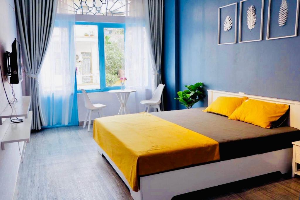 מיטה או מיטות בחדר ב-La Casa Homestay - 11B Anh Đào, Bãi Cháy