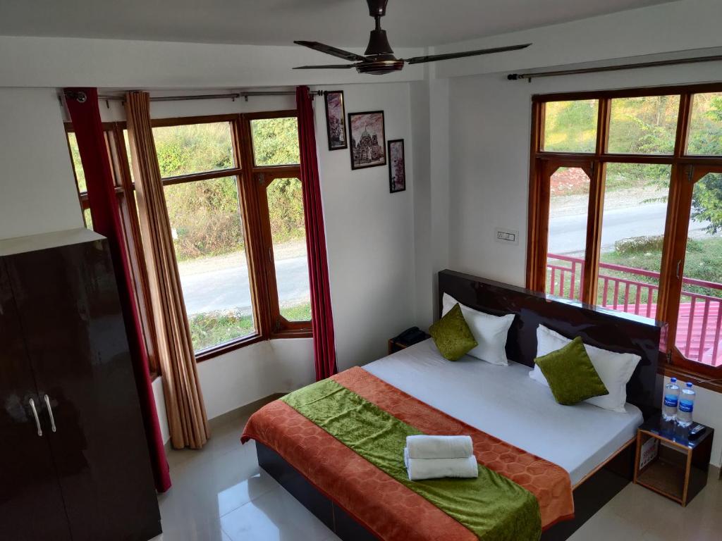 Giường trong phòng chung tại THE-GRANDVIEW