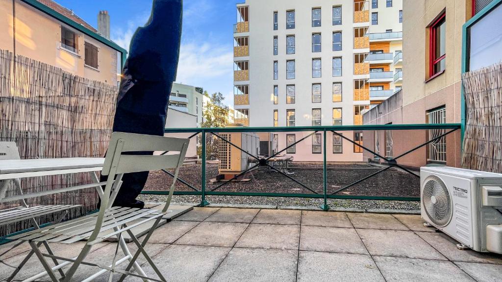 Balk&oacute;n nebo terasa v ubytov&aacute;n&iacute; HOMEY HELSINKI - Hyper centre - Proche Gen&egrave;ve - Terrasse priv&eacute;e - Wifi &amp; Netflix