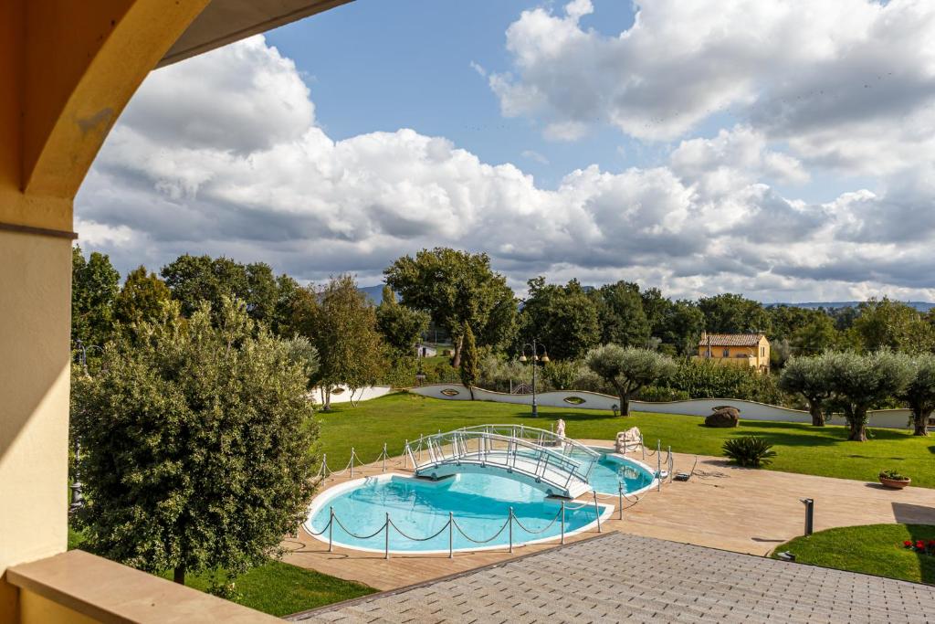 Bazén v ubytování Hotel Villa Sofia nebo v jeho okolí