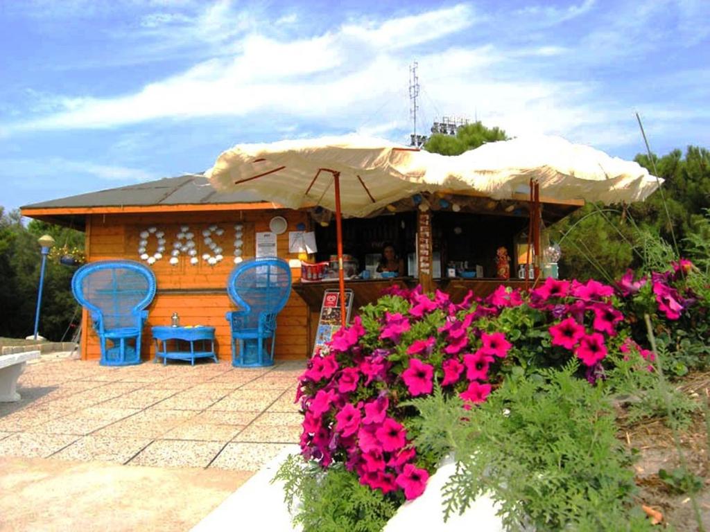 A garden outside Airone Bianco Residence Village