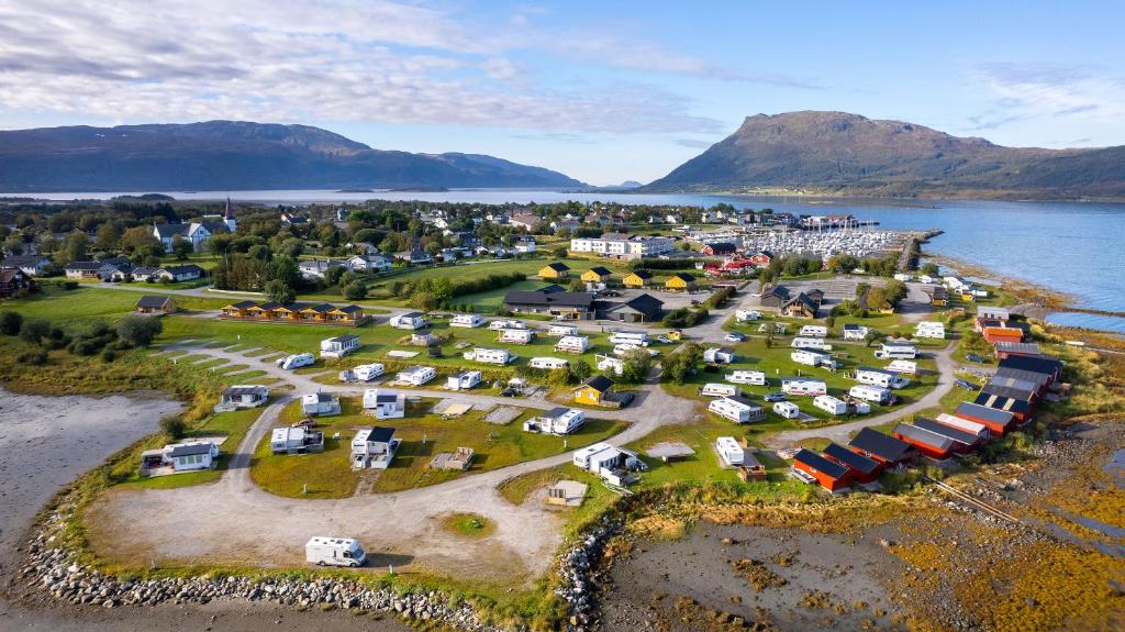 an aerial view of a village with a lake and mountains at Topcamp Havblikk - Helgeland in Nesna