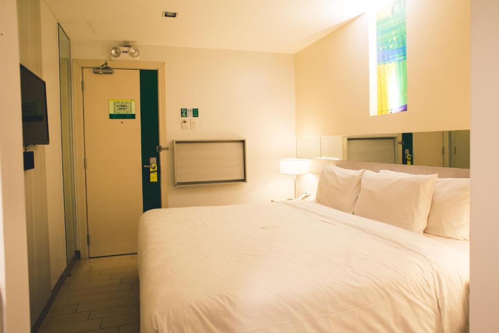 Postel nebo postele na pokoji v ubytování Go Hotels Ortigas Center