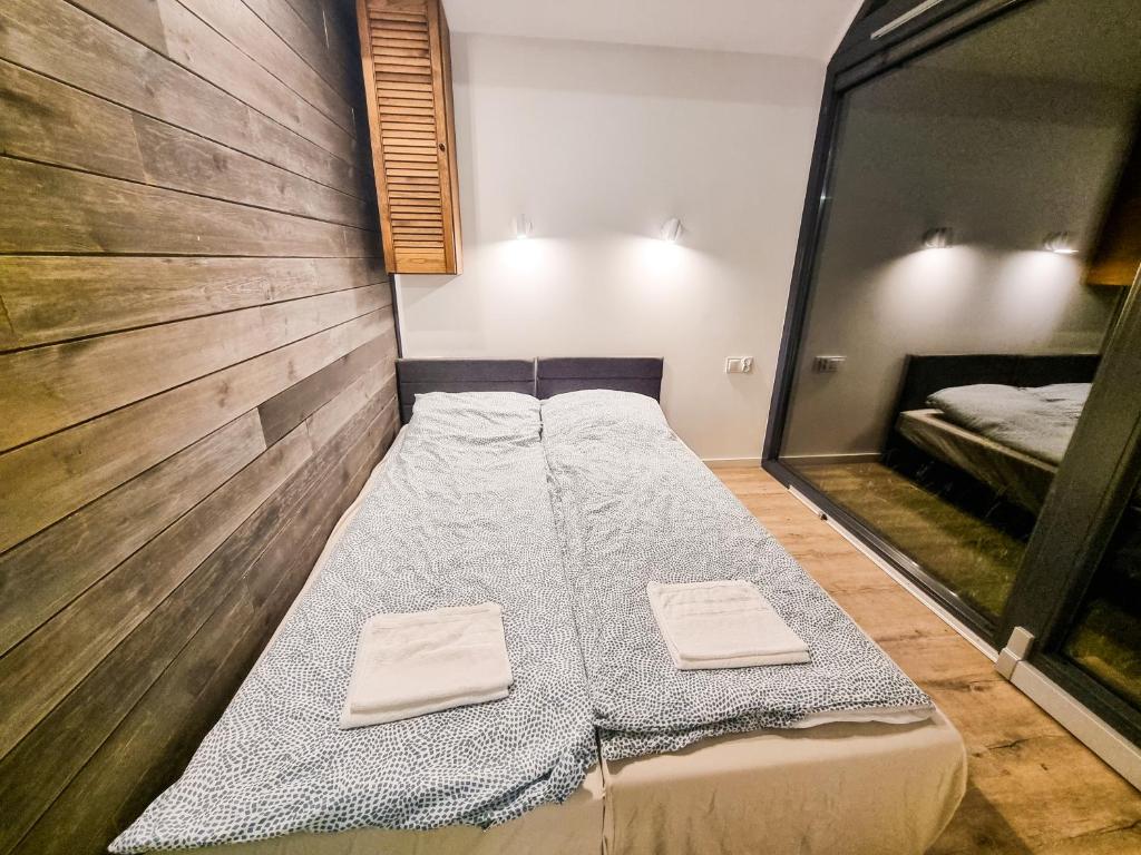 Klimkówka Pod Gwiazdami - sauna, jacuzzi, basen - ２ベッドルームのあるシャレー