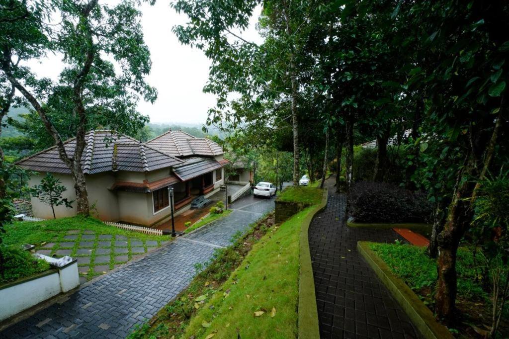 Zahrada ubytování Indeevara Luxury Resort and Spa, Wayanad