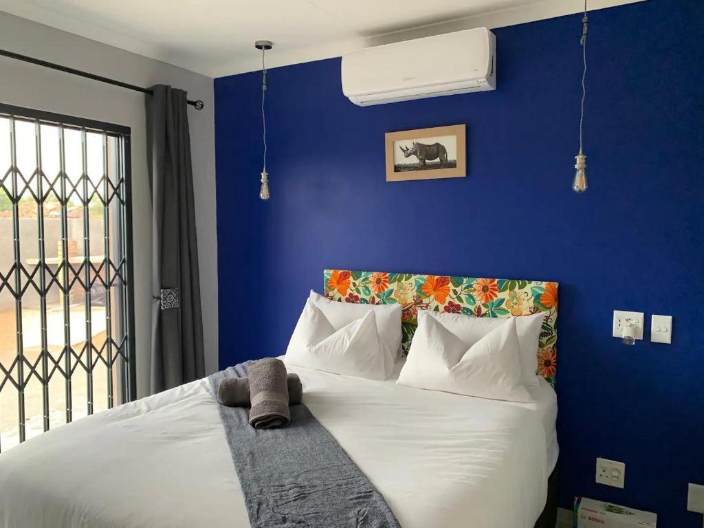 Lion House, 3 bedroom House next to Pilanesberg and Sun City - Deluxe Holiday Home