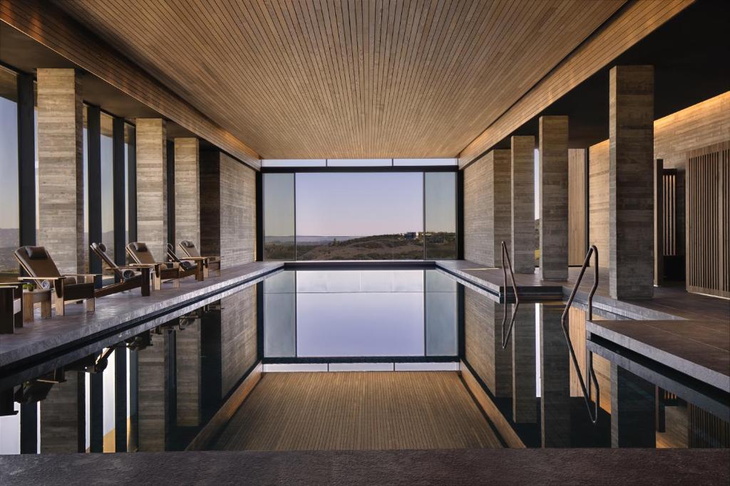 Bazén v ubytování Minthis Resort nebo v jeho okolí