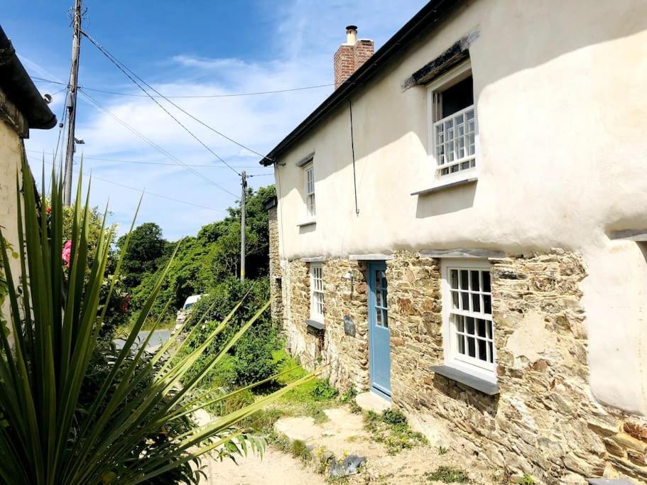 Cosy characterful cottage in seaside Cornwall, Perranzabuloe, UK
