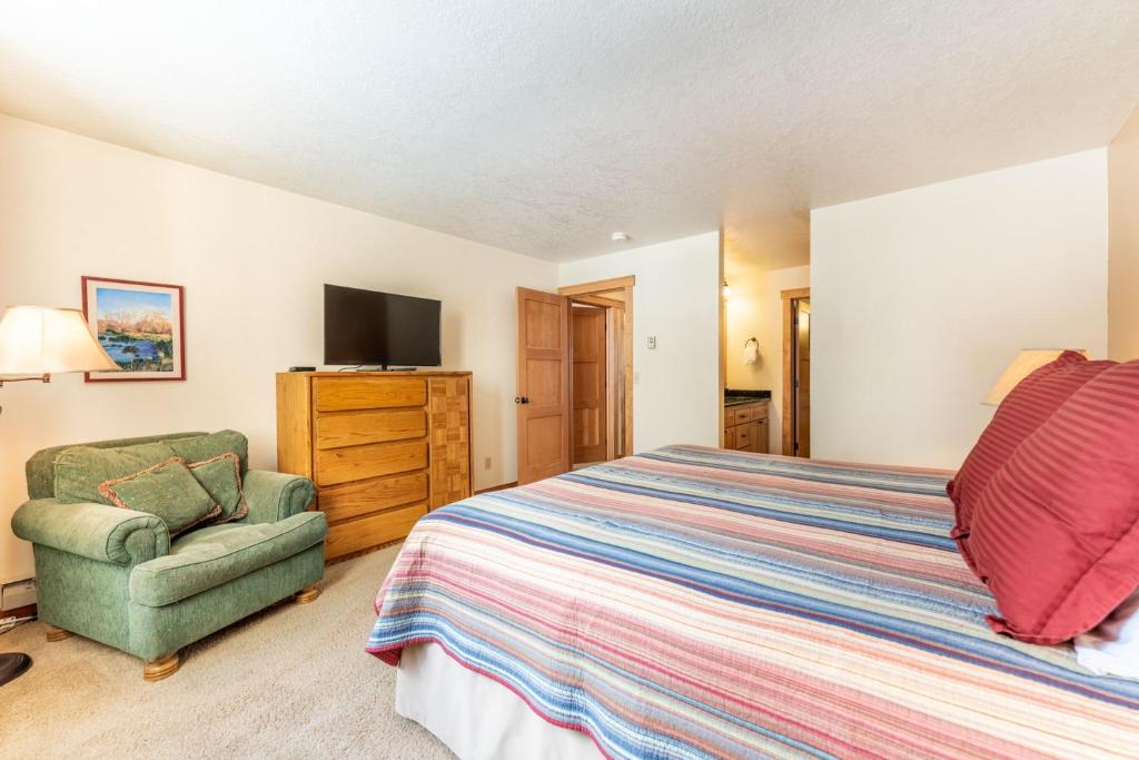 Pines by Summit County Mountain Retreats - Standard Apartment