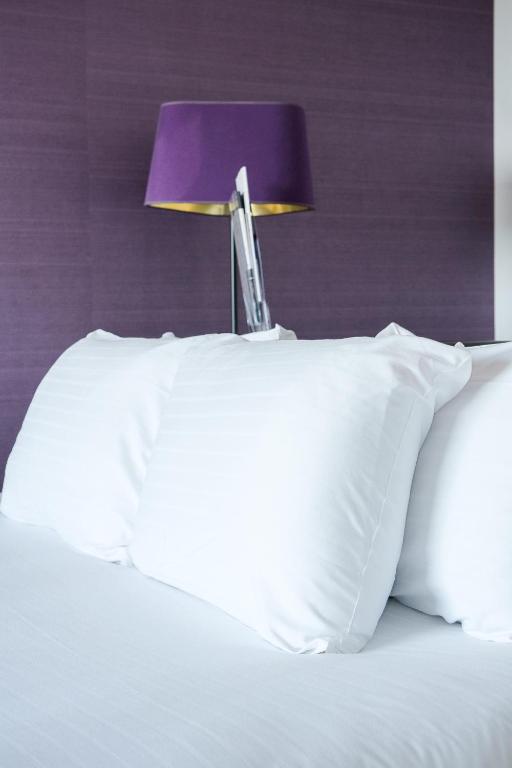 Postel nebo postele na pokoji v ubytování Thalazur Antibes - Hôtel & Spa