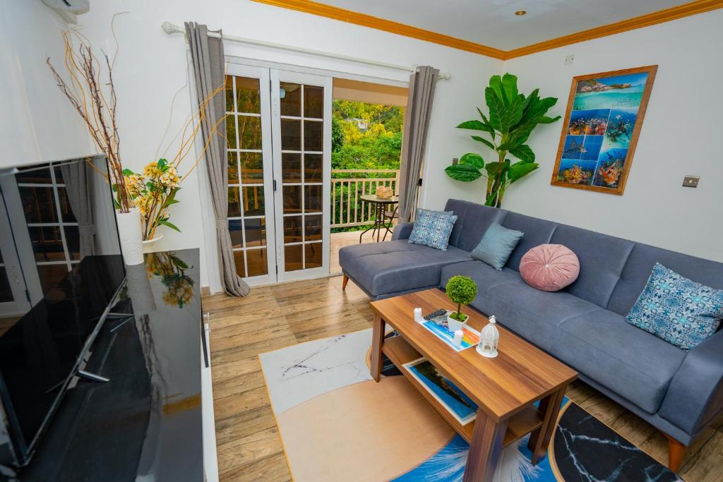 TV a/nebo společenská místnost v ubytování Paradise Breeze Apartment