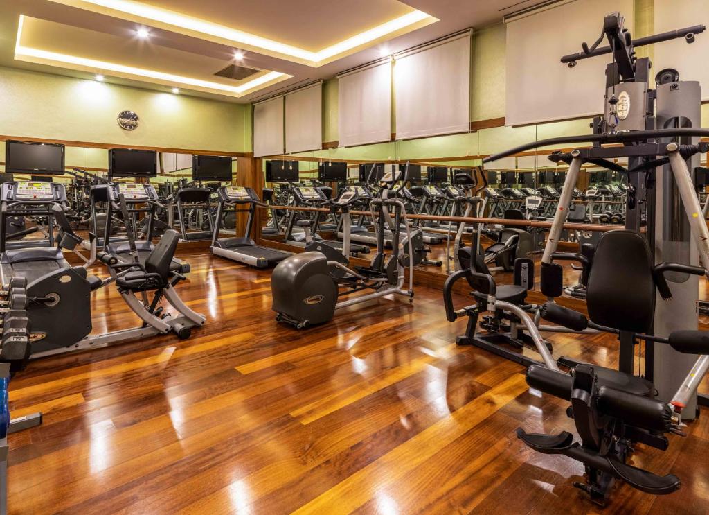 Fitness centrum a/nebo fitness zařízení v ubytování Hotel Çelik Palas Convention Center & Thermal SPA