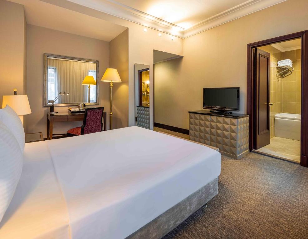 Postel nebo postele na pokoji v ubytování Hotel Çelik Palas Convention Center & Thermal SPA