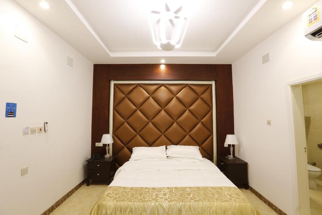 Postel nebo postele na pokoji v ubytování فندق حصن الأبلق - Alablaq Hotel