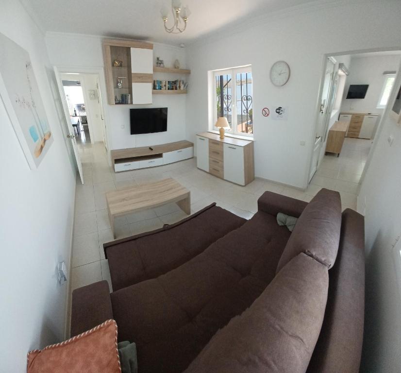 TV a/nebo společenská místnost v ubytování Villa Vista Mar II, 280 qm, heated Pool, HotTube, Gaming Room, fast Internet, Meerblick