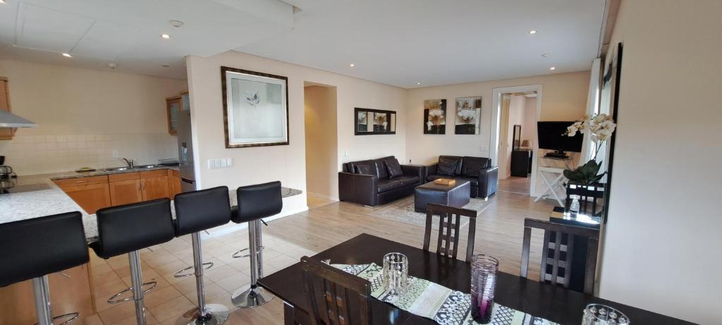رزرو هتل و هاستل، V&A Waterfront Marina Family Apartment 201 Altmore Cape Town, 09037376597