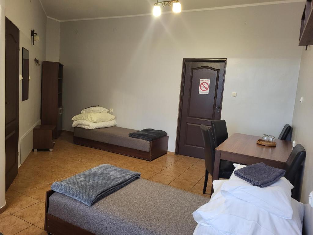 Hotelik OSiR Lubawa - スタンダード 4 人部屋