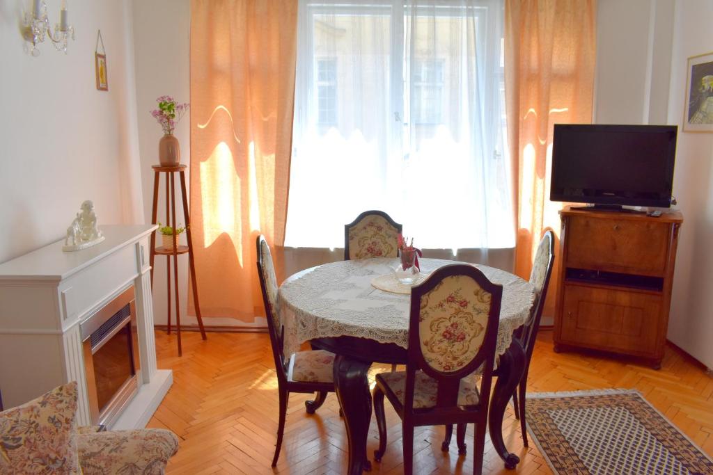 Old Town Konviktská - Bohemian Residence - Two-Bedroom Apartment