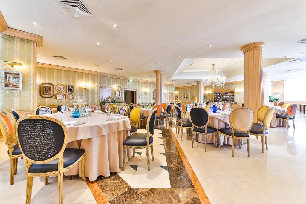 Restaurace v ubytování Hotel Leon d'Oro