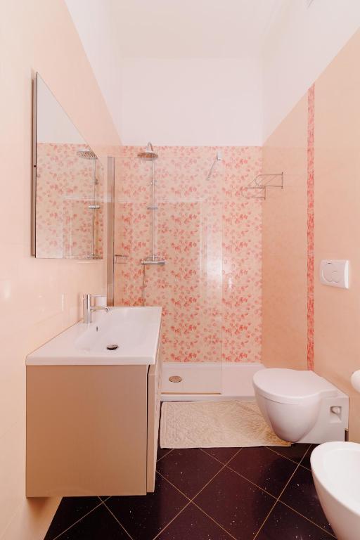 A bathroom at Leukasia