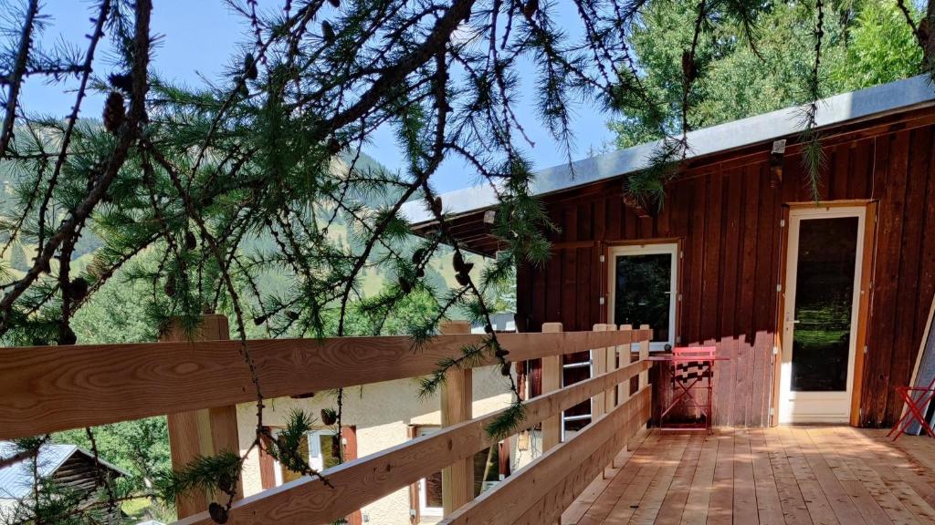 Balkón alebo terasa v ubytovaní Chalet Ailleurs Appartement à Molines en Queyras