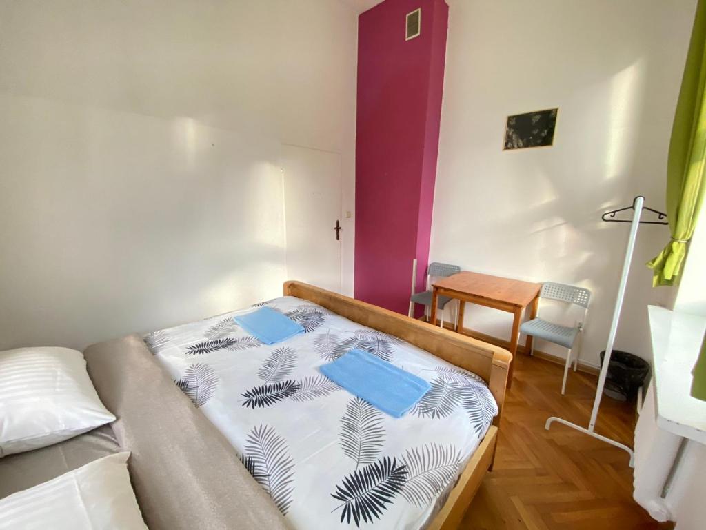 Posteľ alebo postele v izbe v ubytovaní Oliwka Hostel